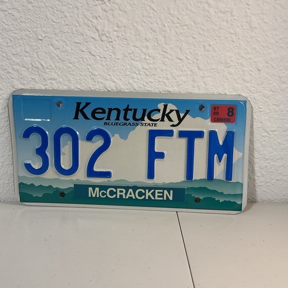 Kentucky License Plate with Blue Accents - Picture 3 of 3